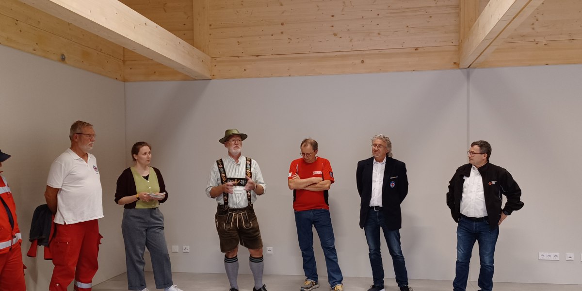 Bescheidübergabe_Berg-und_Wasserwacht_Kochel, © LAG Bad Tölz-Wolfratshausen